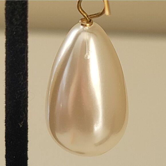 Earrings Goldtone Faux Pearl Teardrop Earrings #554 - Picture 6 of 11